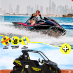 Monster Experience - VTT Polaris 1 place garé dans les dunes de sable du désert de Dubaï avec Jet ski sur les vagues avec Burj Khalifa en arrière-plan.